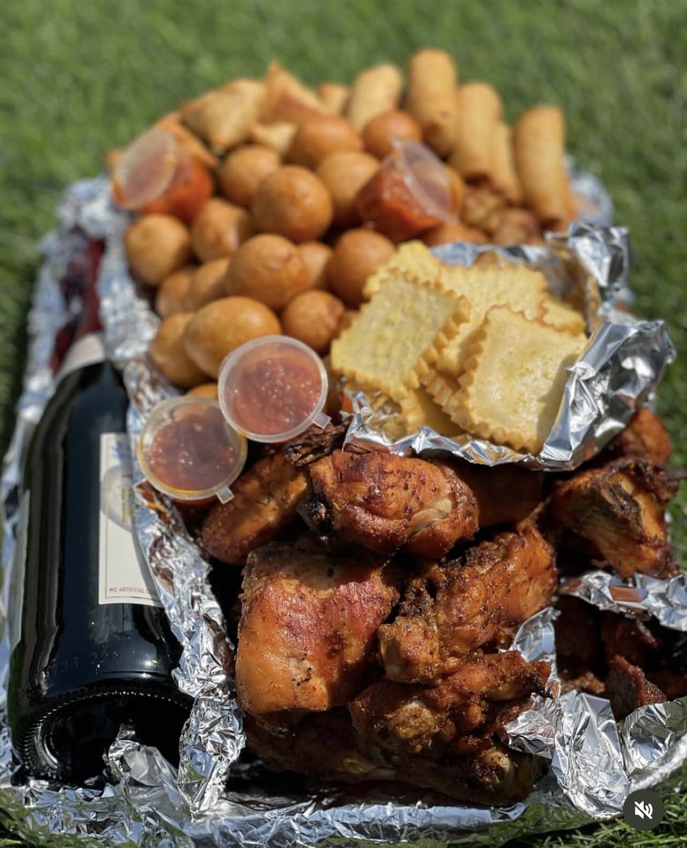 jcuisinekitchen's tweet image. Order any of these yummy food platters we go deliver anyone around Lagos 
Prices from 30,000 up wards 
Spring rolls 
Beef samosa 
Turkey 
Beef 
Gizzard 
Mosa 
Milky puff puff 
#smallchops #foodplatters #kitchen#lagosfood #dettydecember #500kviews