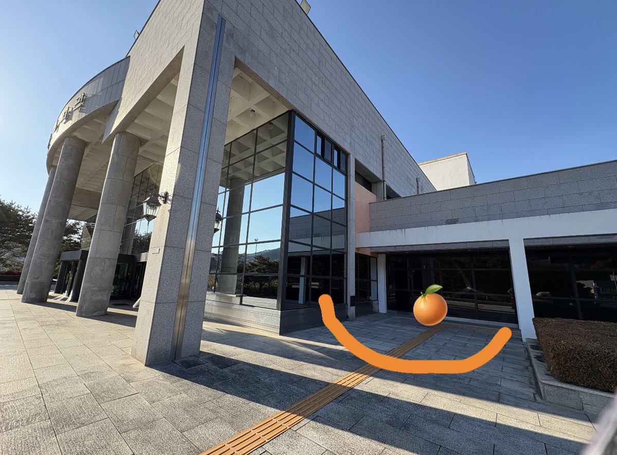 안녕하세요 오렌지연🍊입니다

금일(14일) <홍련 - 공주> 공연 종료 후 #이지연 배우님 퇴근길은 공주문화회관 입구 옆에서 진행될 예정입니다 (사진참고)

안전에 유의하시어 공연 종료 후 안전하게 모여주시길 바랍니다 감사합니다