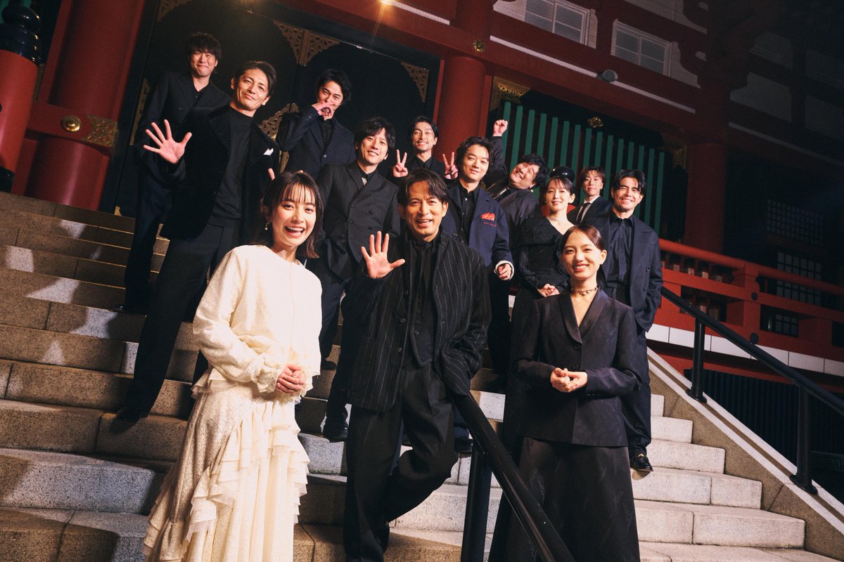 NetflixJP's tweet image. 『イクサガミ』配信記念イベント
【戦神祭 -始め-】

主演・岡田准一をはじめとした
オールスターキャストと
藤井道人監督が集結！

会場となった浅草寺にて
蠱毒〈こどく〉の開始を宣言⚔️

Netflixシリーズ
『イクサガミ』独占配信中！

#イクサガミ #LastSamuraiStanding