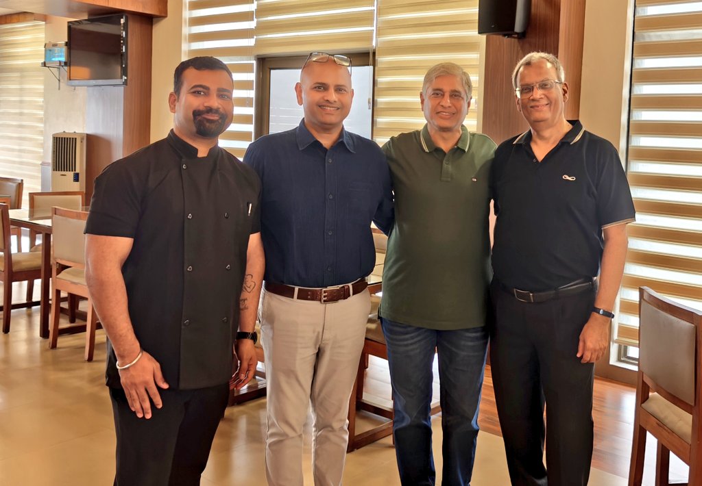 VikasSwarup's tweet photo. Just had an outstanding Sadya at @IIMKozhikode — an explosion of flavours and tradition on a banana leaf. Grateful to Chefs Mahesh Dangwal &amp; Vivek Bahadur for the incredible spread, and to Arijit Gupta, GM of Sarovar, for the warm hospitality that makes every meal here special. https://t.co/YPQ3pexEhz