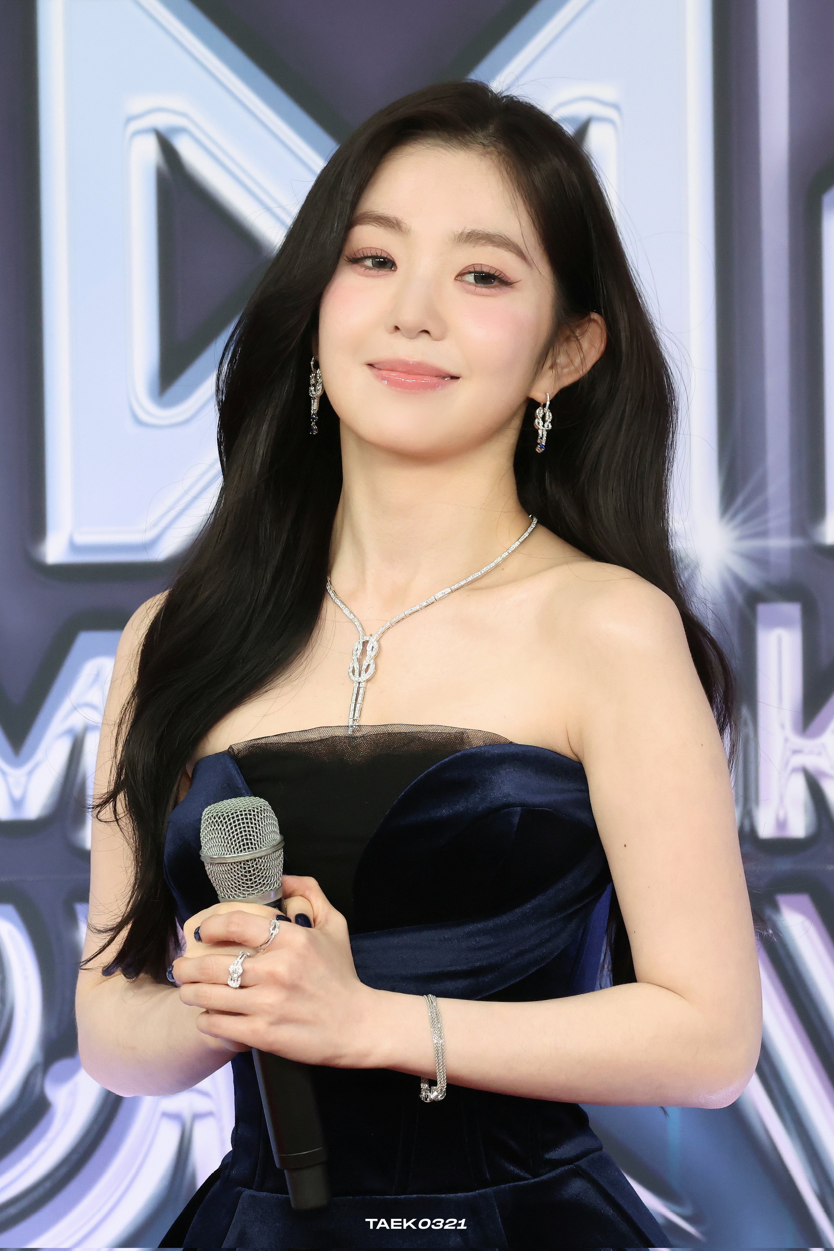 G5tAydsasAAiEl8?format=jpg&name=4096x4096