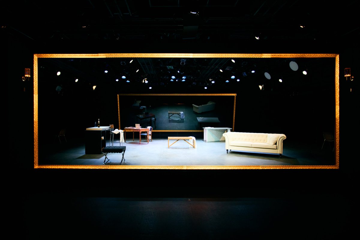 🐕‍🦺🤍#도그워커의사랑 #끝 

"암전.
불이 켜지면 아무도 없다.
눈 위에는 소영의 발자국이 남아 있다."

DAC Artist 강동훈
연극 '도그 워커의 사랑'
10.29-11.16
두산아트센터 Space111
_
기획·제작 두산아트센터
작 강동훈
연출 송정안
드라마터그 김지혜
조연출 김성령
출연 조영규 윤현길 박옥출