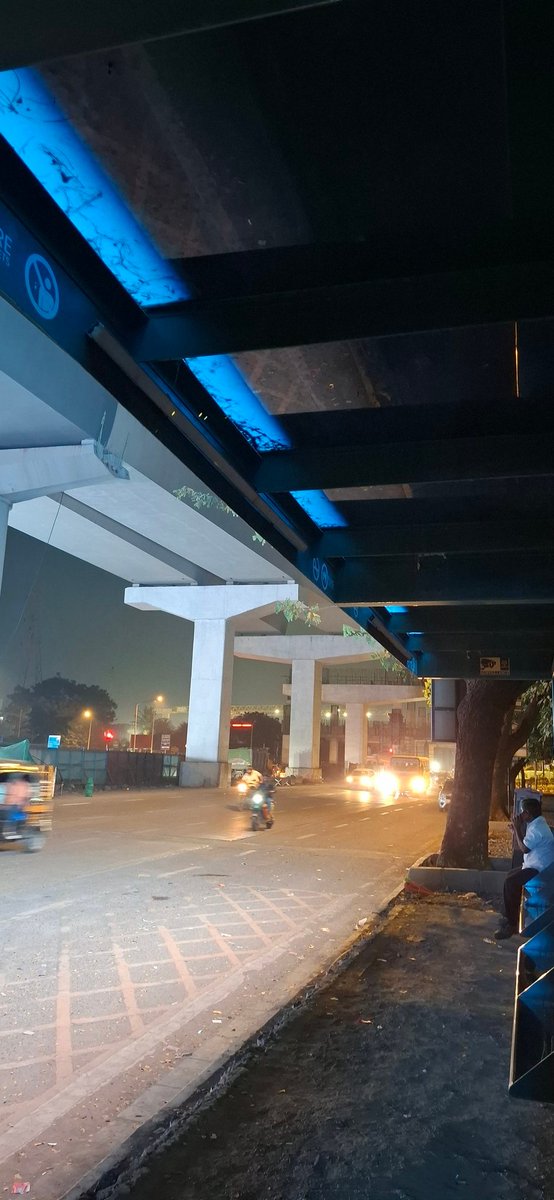 jvidyasagar's tweet image. @MMRDAOfficial when are you planning to complete the footpath works behind BKC police station bus stop at BKC. Because of this lights in the bus stop is also not working.