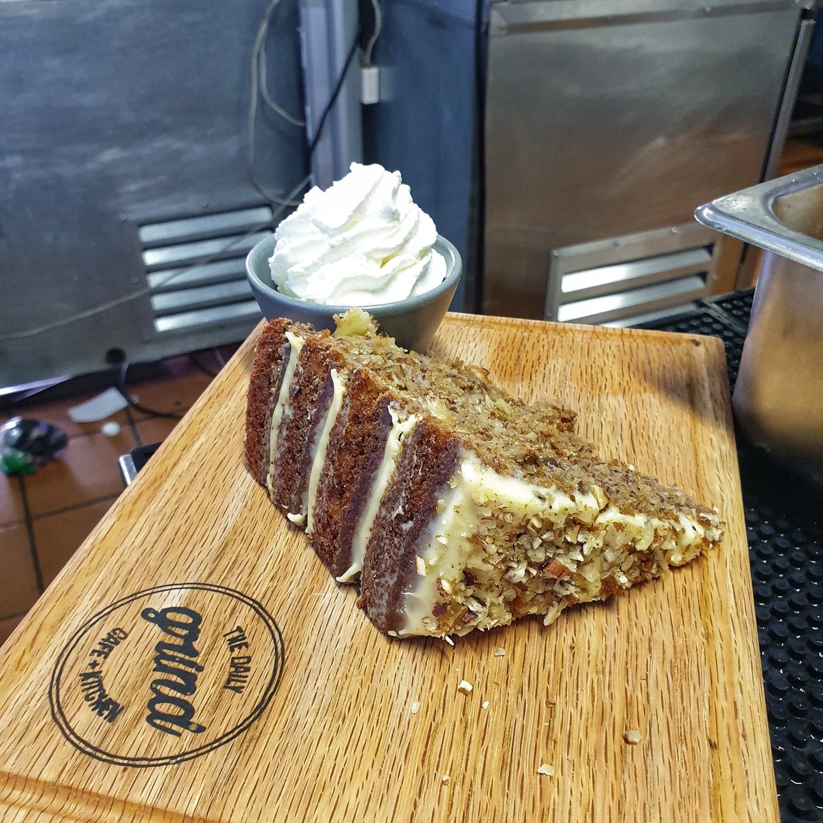B_Boyce's tweet photo. Hummingbird in transit.. Head on down to The Daily Grind and grab a slice of heaven.. #hummingbirdcake #cake #smile #happiness #changingtheworldonecakeatatime #TDG https://t.co/D0YgvCgzI8