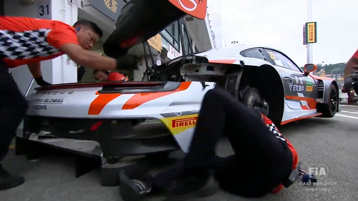 Phantom Global Racing are replacing the rear end on the Porsche of <a href="/DorBoccolacci/">dorian boccolacci</a>. You could hear the diffuser or the floor clattering on the asphalt during Qualifying.

#FIAGTWorldCup #MacauGP