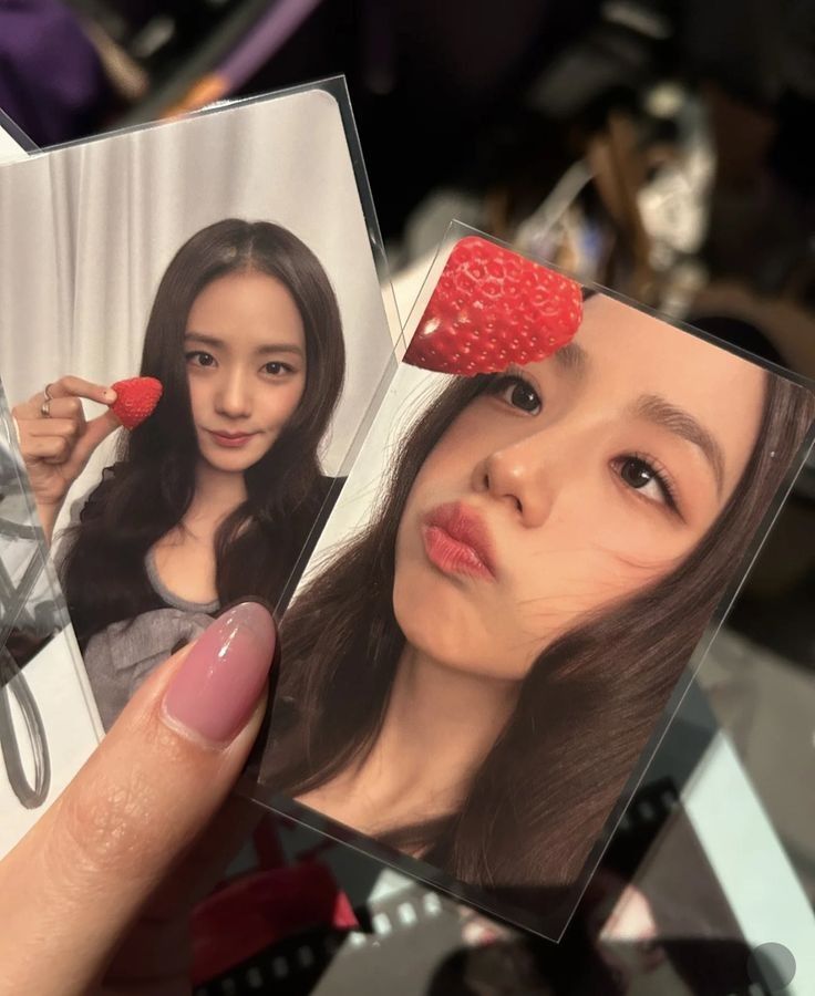 asa61761's tweet image. #JISOO cuteness overload 🍓