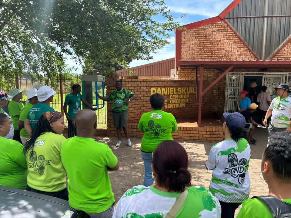 OnsBaizaNie's tweet photo. Patriots in action! π Every street we clean, every community we uplift!
Thatβs the spirit of #GrondToe. Kgatelopela is leading by example. This is how we build the South Africa our children deserve. ππΏπ¦
#OnsBaizaNie #Vision2026 https://t.co/gufWir1EaA