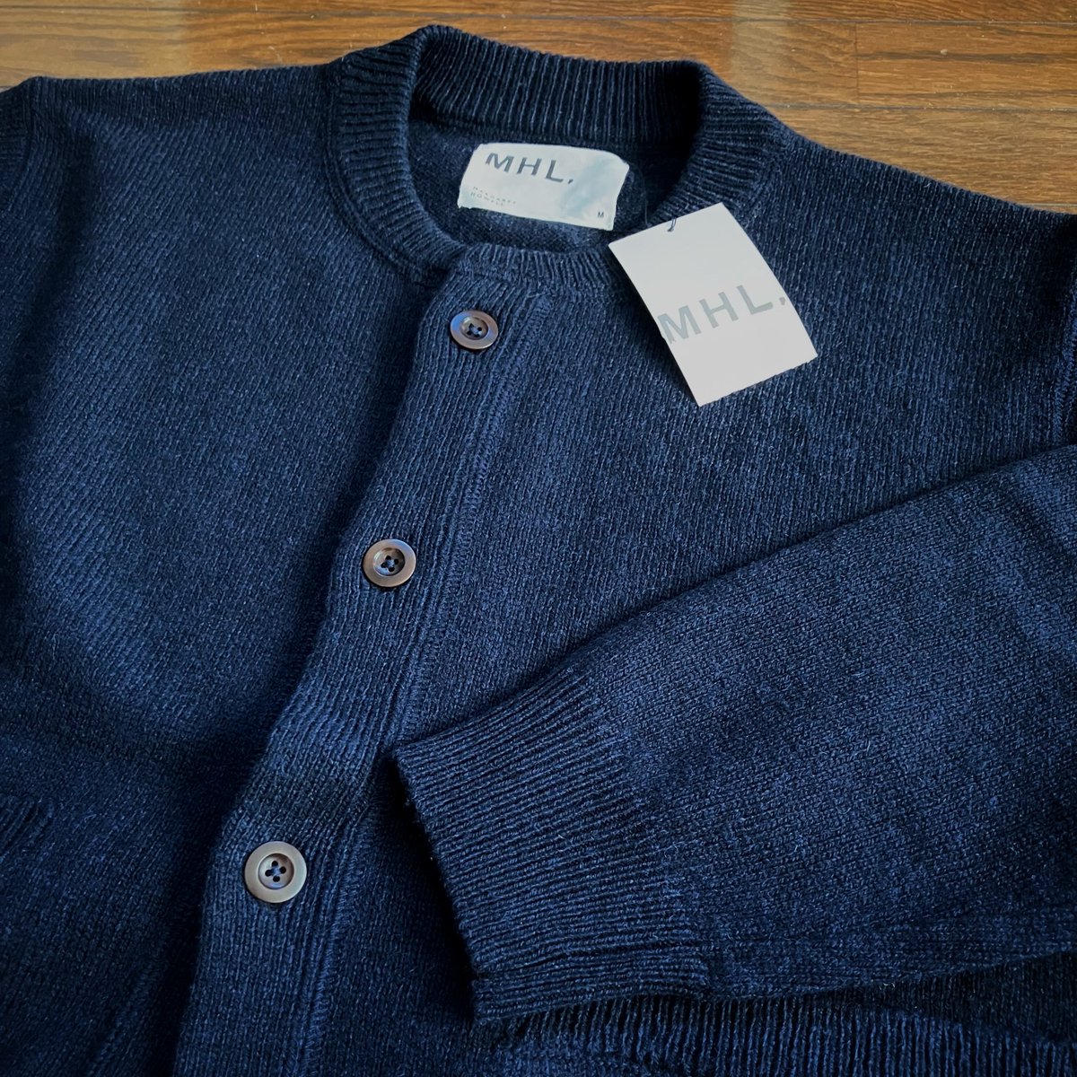 ニットカーディガン