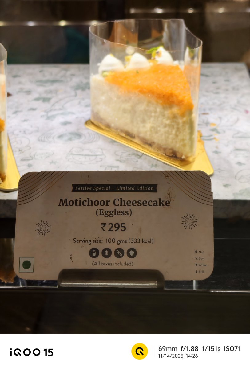 TechWhirlUlt's tweet image. What on Earth is a MOTICHOOR CHEESECAKE

This cafe has some of the worst hybrid desserts ever 

Gulab Jamun Croissant was another