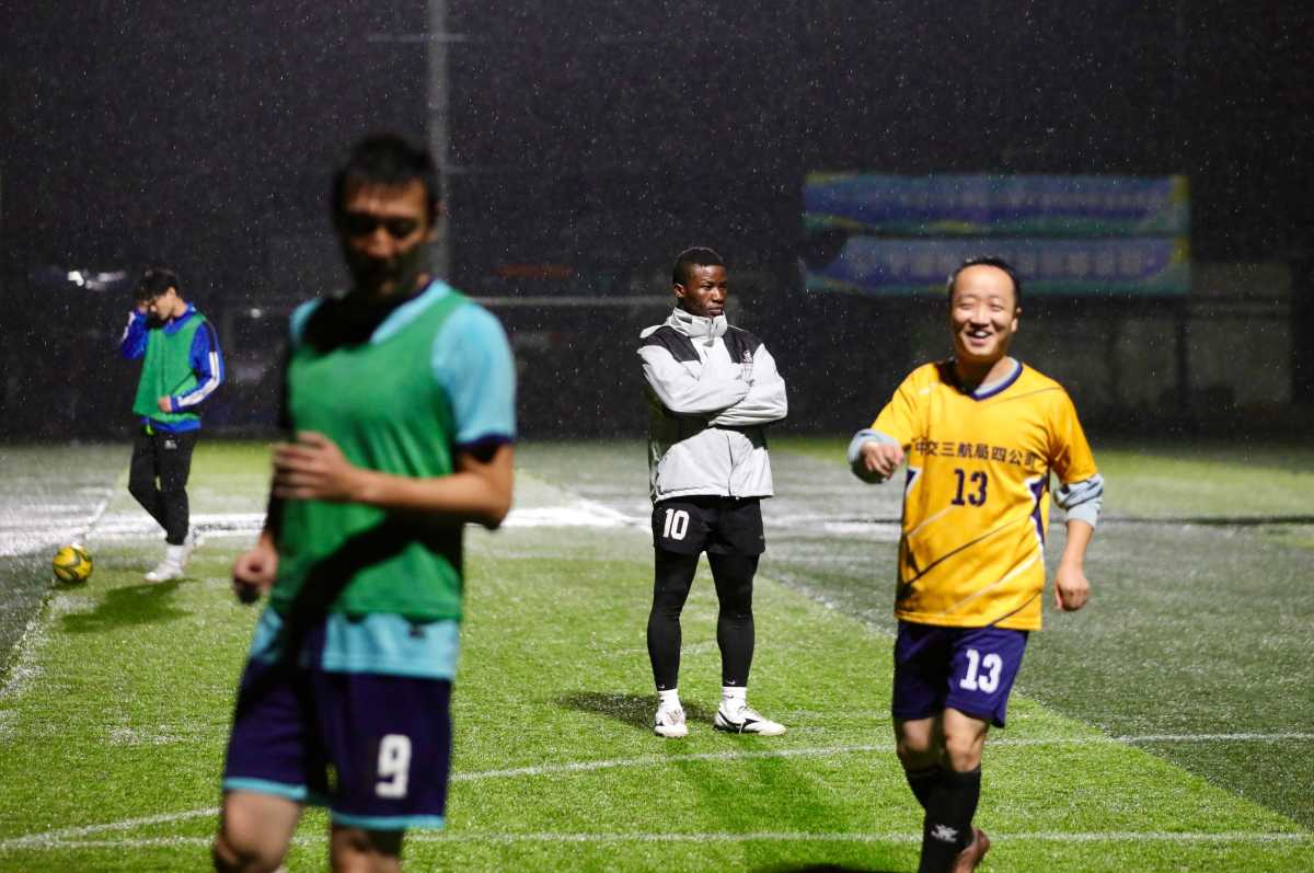 From Nigeria to #Ningbo, 29-year-old Johnson followed love and found community. Coaching and playing football locally while balancing work and family, he learned Chinese and embraced a new life. Football introduced him to the city — and love made it home. #NingboExpats