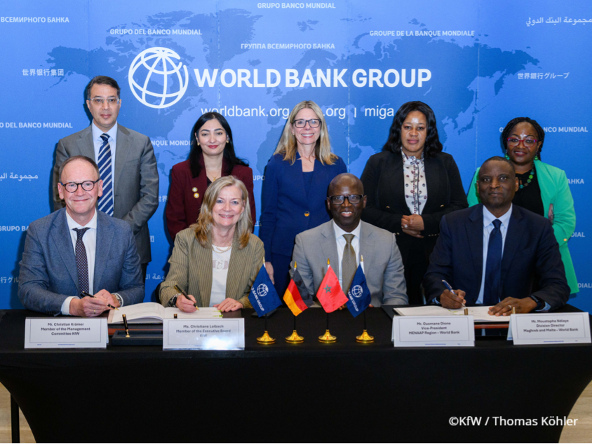 KfW_FZ's tweet photo. Die @KfW_FZ und @WorldBank fördern den Ausbau des regionalen Schienennetzes (RER) und den ÖPNV in Casablanca. Mit zinsverbilligten Darlehen und Zuschüssen unterstützen sie nachhaltige #Mobilität, #CO2-Reduktion und bessere Vernetzung vor der WM 2030.
https://t.co/5o2ACNRjtx https://t.co/Ljr7iCfJeC
