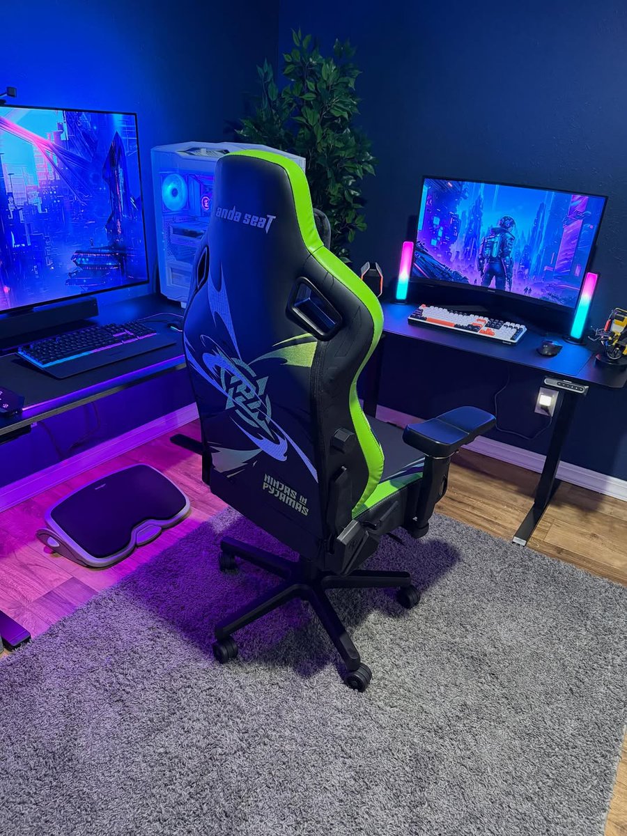 Total control for those long sessions. 👑Kaiser4
👉 Tag us in your #AndaSeat setup for a chance to be featured!

📷: ryandm1984 from Instagram

#andaseat #gamer #gamingchair #kaiser4 #blackfriday #ergonomic #gamingsetup #officechair #worksetup #ergonomicchair #lumbarsupport