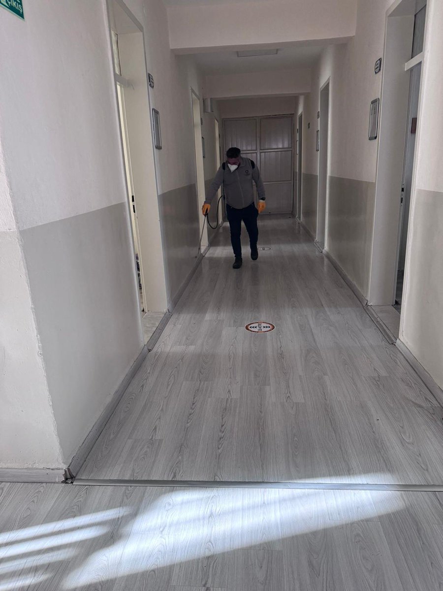 KorganYbo's tweet photo. Okul pansiyonumuzda dezenfeksiyon ve ilaçlama çalışmalarını ara tatil sürecinde de titizlikle sürdürdük. Öğrencilerimizin sağlıklı, temiz ve güvenli ortamlarda yaşamaları, kaliteli bir eğitim süreci geçirmeleri için çalışmaya devam ediyoruz. 🌿✨

#okulumtemiz #dezenfeksiyon https://t.co/u0pvJaSxnF