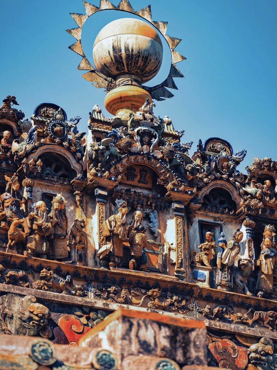 GBA_Foshan's tweet image. Lingnan rooftops = open storybooks! 🐉
Every tile tells a tale. Every eave hides a legend. Got hypnotized for 20 minutes just staring at one. 😂
#Foshan #ChineseArchitecture #IntricateDesign #Travel