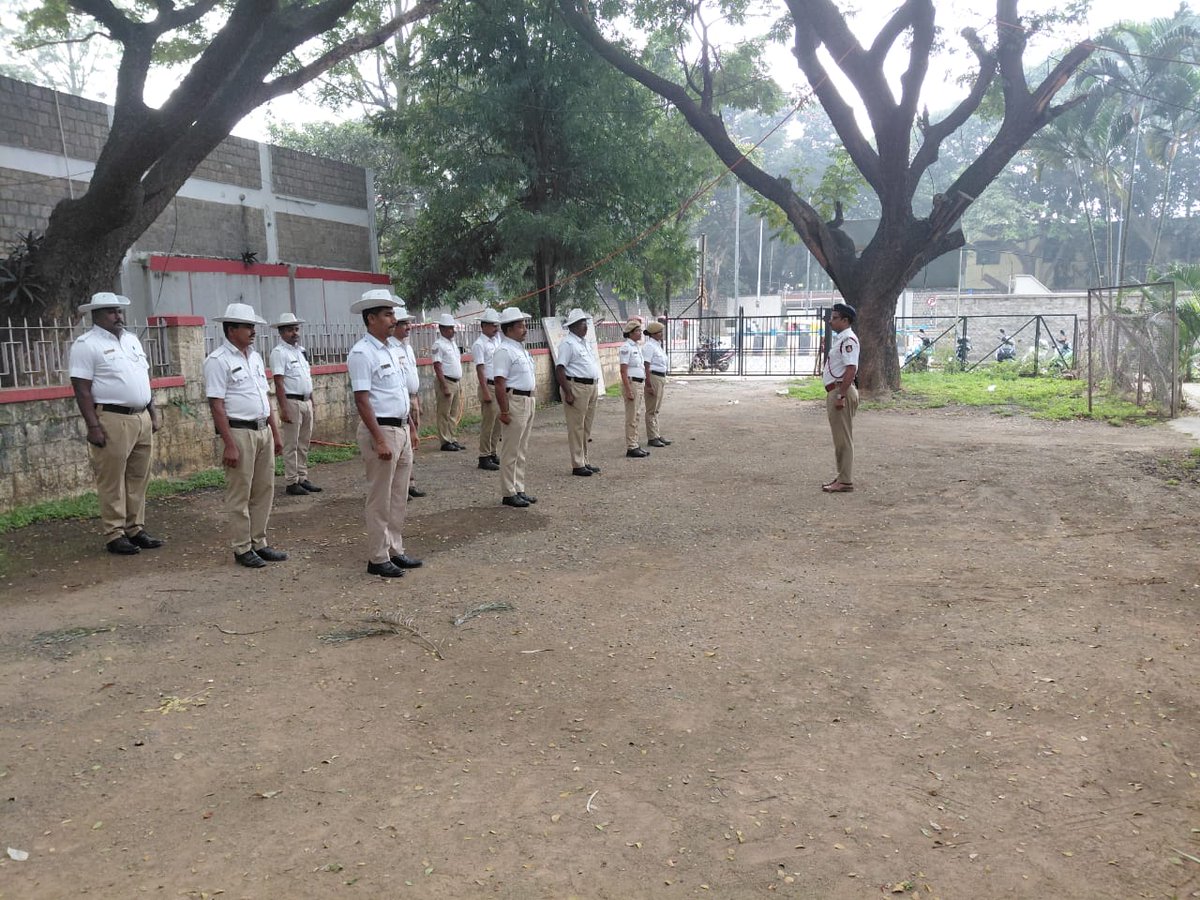 halairporttrfps's tweet image. "Today at our police station, officers and staffs engaged in their weekly parade and honed their traffic signaling skills. #PoliceTraining #SafetyFirst"

@CPBlr @Jointcptraffic @DCPTrEastBCP @acpwfieldtrf @blrcitytraffic @BlrCityPolice