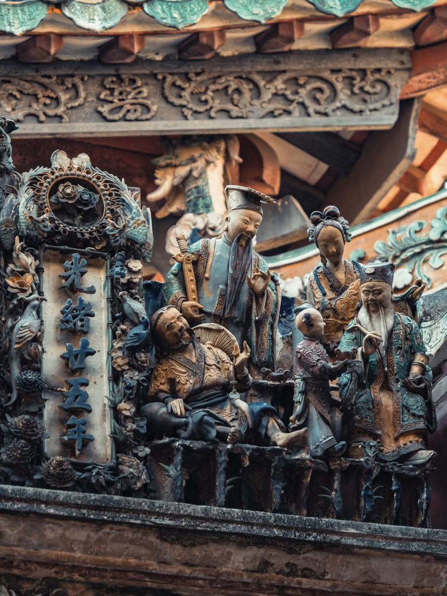 GBA_Foshan's tweet image. Lingnan rooftops = open storybooks! 🐉
Every tile tells a tale. Every eave hides a legend. Got hypnotized for 20 minutes just staring at one. 😂
#Foshan #ChineseArchitecture #IntricateDesign #Travel