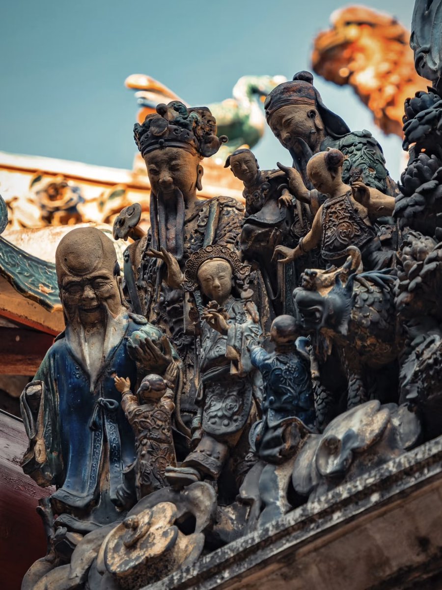 GBA_Foshan's tweet image. Lingnan rooftops = open storybooks! 🐉
Every tile tells a tale. Every eave hides a legend. Got hypnotized for 20 minutes just staring at one. 😂
#Foshan #ChineseArchitecture #IntricateDesign #Travel