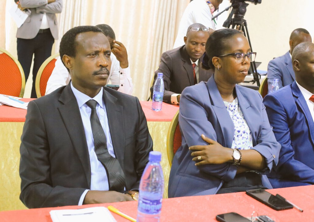 BuntuTv's tweet photo. #Burundi:Lancement officiel ce vendredi de la 1ère édition du débat juridique organisé par l'#ABEF. Le thème s'articule sur l'analyse pratico juridique des obstacles liés à la constitutio de l'hypothèque et aux mécanismes de résiliation en cas de défaut de paiement" https://t.co/AdsLXIsAra