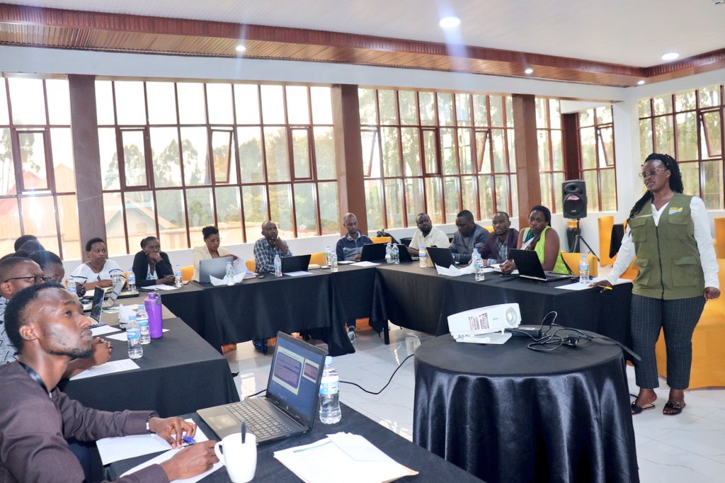 Uyu munsi habaye inamanyunguranabitekerezo yahuje abahagarariye ECD mu karere ka Ruhango n'imirenge yako,Caritas ya diyosezi ya Kabgayi na RODI.
baraganira ku bikorwa bya ECD by’umwaka ushize, ibyagezweho n’ibibazo byagaragaye,kugirango bibafashe gutegura umwaka ukurikira.