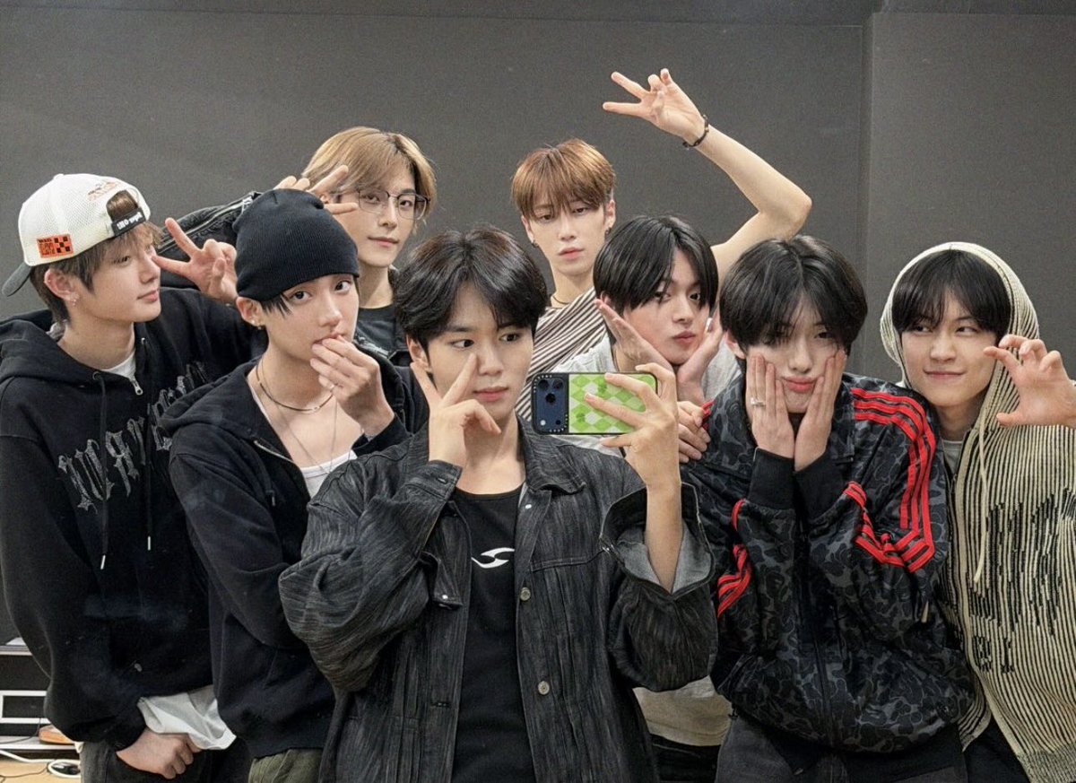 the schedule is PACKED omg we are so ready for you alpha drive one 😭❤️

track name: FORMULA‼️
2025.11.19 18.00 KST - visual poster
2025.11.25 18.00 KST - spoiler poster
2025.11.28 - 2025 mama awards 
2025.12.01 00.00 KST - performance video teaser
2025.12.03 00.00 KST -