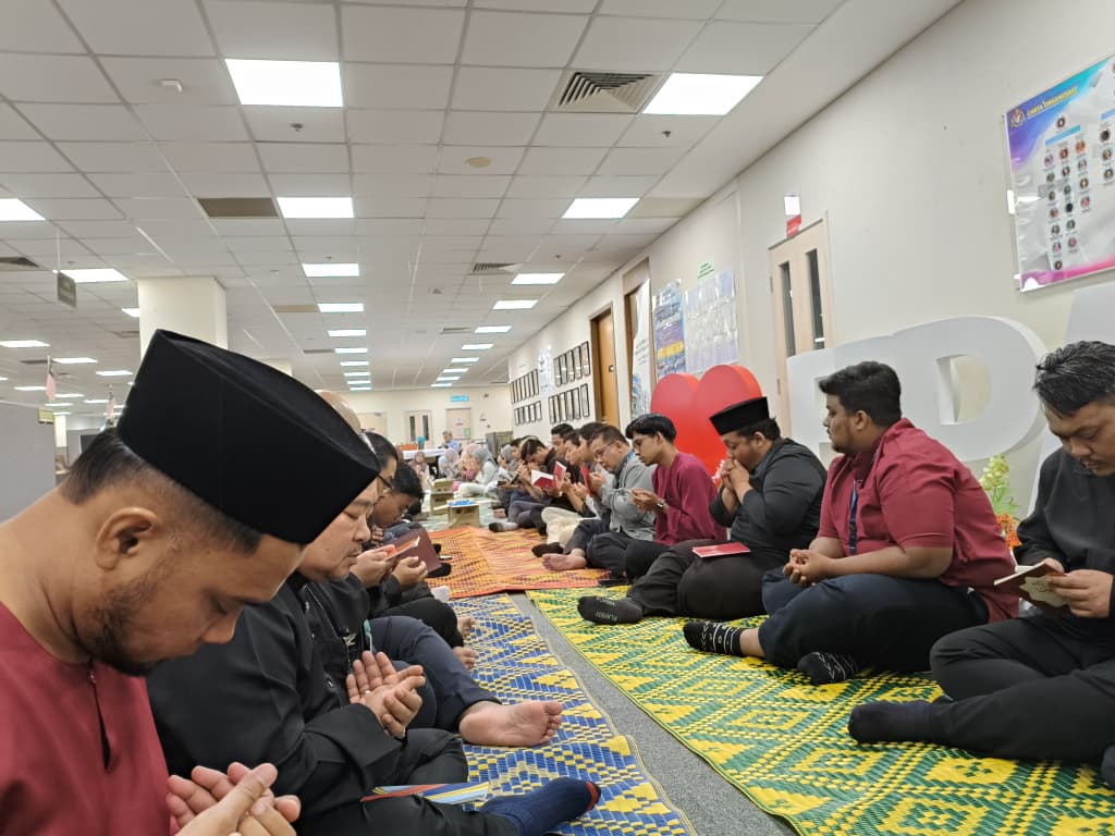 DOSM_BPPA's tweet photo. Majlis Bacaan Yassin dan Lambaian Perpisahan Keluarga BPPA 2025
Persaraan: Pn Noor Isham Yaakob
Pertukaran: En Mohd Noor Hafidz Omar &amp; Pn Masruna Mursidi
Berhenti: En Muhammad Hakimie Misri
 Pihak BPPA mengucapkan terima kasih atas sumbangan bakti,  selamat maju jaya. https://t.co/eylCuqOMfH