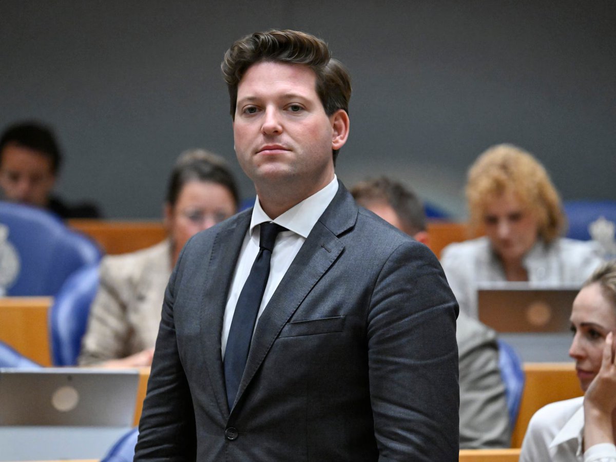 Zodra de linkse coalitie een feit is, zal alles wat maar naar PVV ruikt verwijderd moeten worden. Dus ook de beste kamervoorzitter in decennia: <a href="/Martinbosma_pvv/">Martin Bosma</a>. Zijn gedoodverfde opvolger, @thomvcampen, kan uiteraard in geen 100-jaar aan hem tippen.