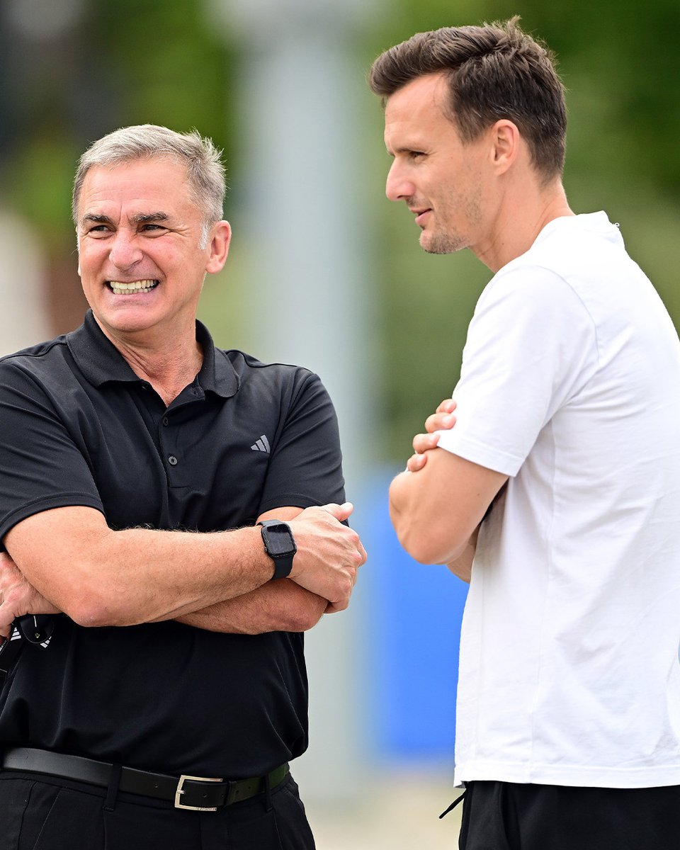 HSV's tweet image. Wir verlängern den Vertrag mit Claus #Costa vorzeitig und gehen gemeinsam in die Zukunft. 🤝📈

🗣️ Stefan #Kuntz: „Claus hat entscheidend dazu beigetragen, dass wir die Rückkehr in die Bundesliga geschafft haben. Für mich stand früh fest, dass wir den Vertrag verlängern möchten.“…