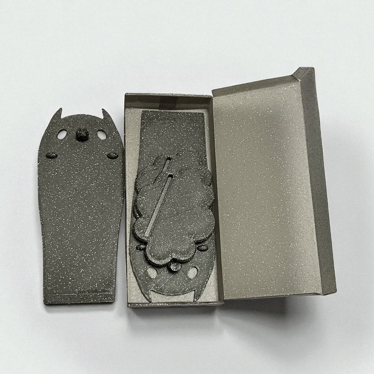 ベロのディスプレイが欲しいと
お声がけ頂いたので二つ持って行きます。
2点セット1600円くらい。
ぴったりな箱付き！

#レザフェス
#デザフェス会場からすぐ！