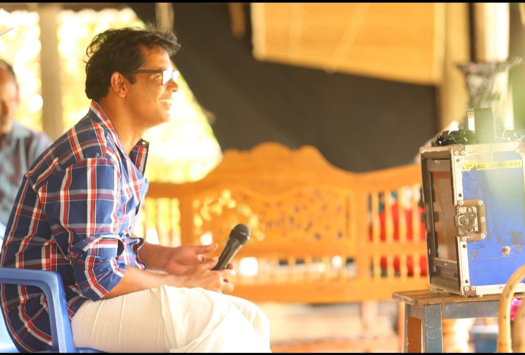 acmugil's tweet image. எனக்கு பள்ளி,கல்லூரி,கலைத்துறை,என நிறைந்த நண்பர்கள்உண்டு.
சில&quot;நண்பர்களால் முகில்&quot;
என்றும் சொல்லலாம்..நடந்த துயரங்கள் வலிகளை தாங்கி.. நான் உயிராக நேசிக்கும் கலைத்துறையில் புதிய பாடங்களை கற்றுக்கொண்டு அனைவரின் ஆசியோடு மாபெரும் வெற்றியை நோக்கி ஓடிக்கொண்டிருக்கிறேன்..
நாட்கள்4️⃣3️⃣📌