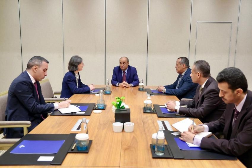 أشكر دولة رئيس الوزراء، <a href="/SalimBinBuriek/">سالم صالح بن بريك - Salim Saleh BinBuriek</a> على النقاش المثمر، حول آخر التطورات بشأن تحقيق خطط التنمية والتعافي الاقتصادي
وأؤكد دعم 🇫🇷 لجهود الحكومة 🇾🇪 في تنفيذ الإصلاحات الشاملة وتحسين الخدمات للمواطنين اليمنيين، بالتعاون مع الشركاء الدوليين.
🇫🇷🤝🇾🇪