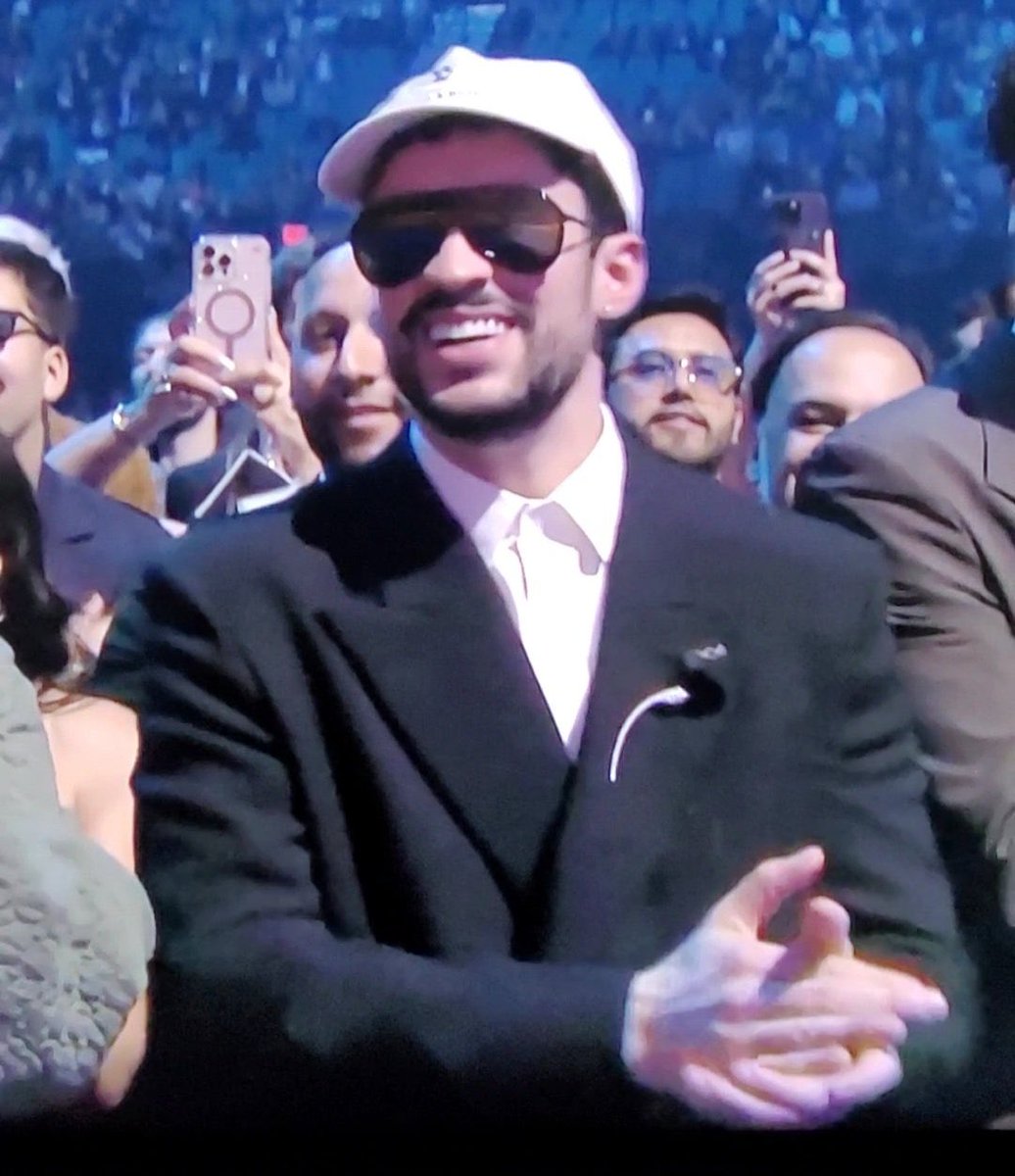 Alejandro Sanz TRIUNFA ganándole “Grabacion del año” a Bad Bunny y Karol G en los Latín Grammys 2025