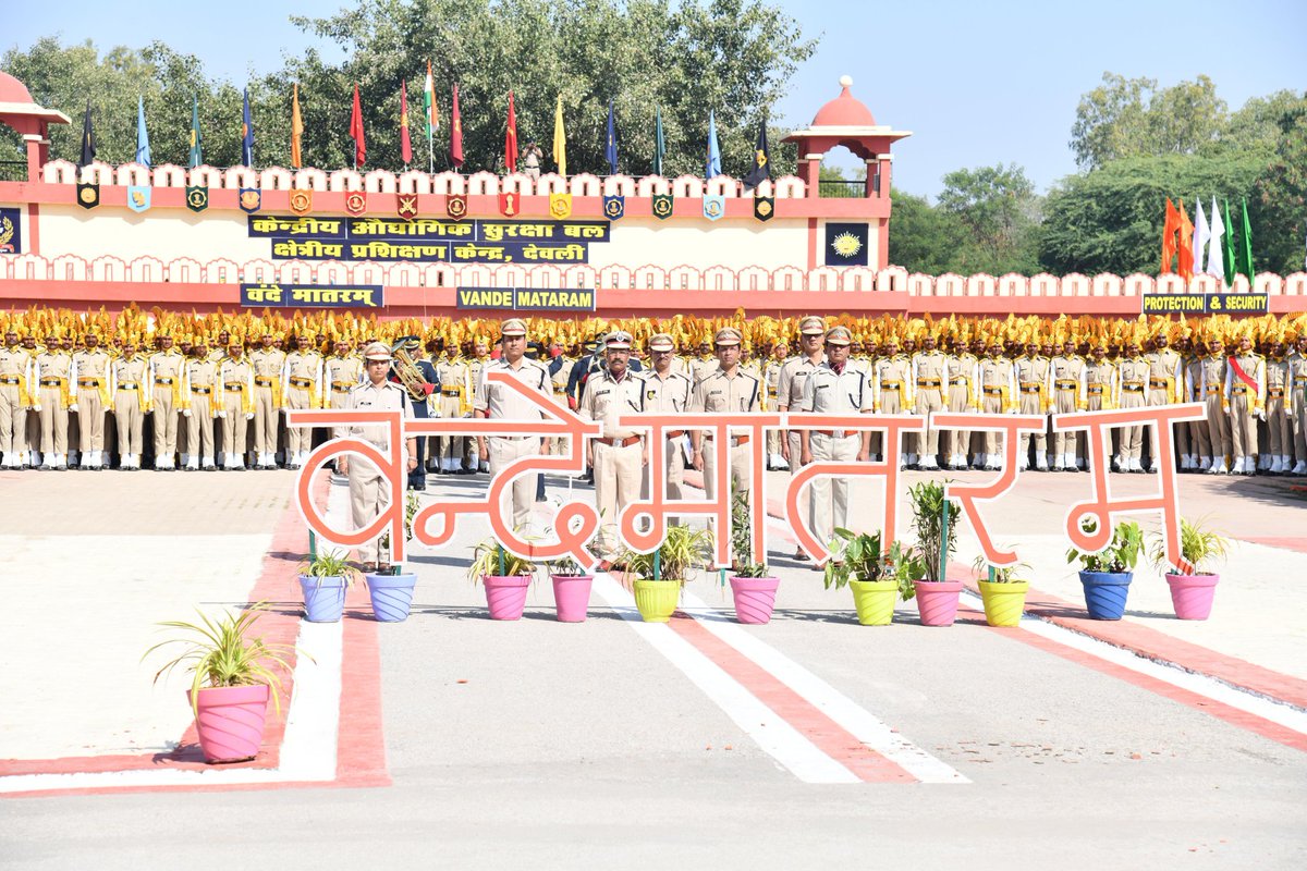 CISFTraining's tweet image. 🎶 Commemoration of 150 Years of “Vande Mataram” at CISF RTC Deoli 🇮🇳✨

To mark the 150th anniversary of the National Song “Vande Mataram”, a mass singing was organized at CISF Regional Training Centre (RTC), Deoli.

#CISF #RTCDeoli #VandeMataram150Years #MassSinging @CISFHQrs