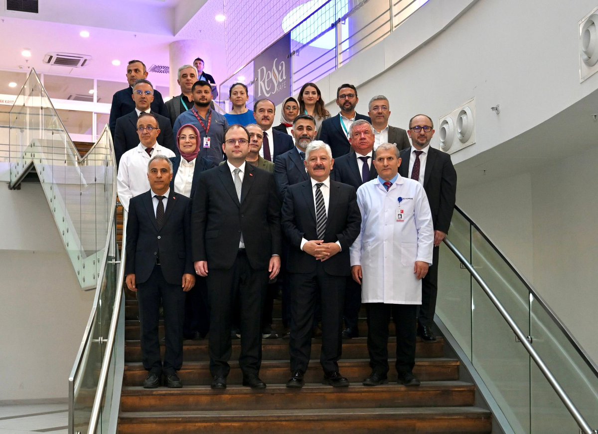 İstanbul Prof. Dr. Cemil Taşcıoğlu Şehir Hastanesi’nde 2025-2026 Akademik Yılı Açılış Töreni İl Sağlık Müdürümüz Doç. Dr. Abdullah Emre Güner’in(<a href="/dr_aemreguner/">Doç. Dr. Abdullah Emre Güner</a>) katılımıyla gerçekleştirildi.
Programda, yeni akademik yıla ilişkin hedefler, eğitim planları ve gelişim projeleri ele