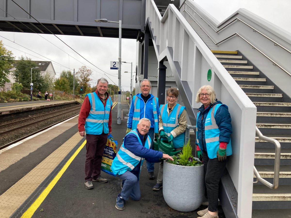 TheGazetteUK's tweet image. Congratulations to all the brilliant voluntary groups who have received a King&apos;s Award for Voluntary Service today! 🎉See who has received an award and been permanently recorded in The Gazette 💫👉 thegazette.co.uk/all-notices/co… 

📸: 2025 winners. Grow Uddingston

@KingsAwardVS #KAVS