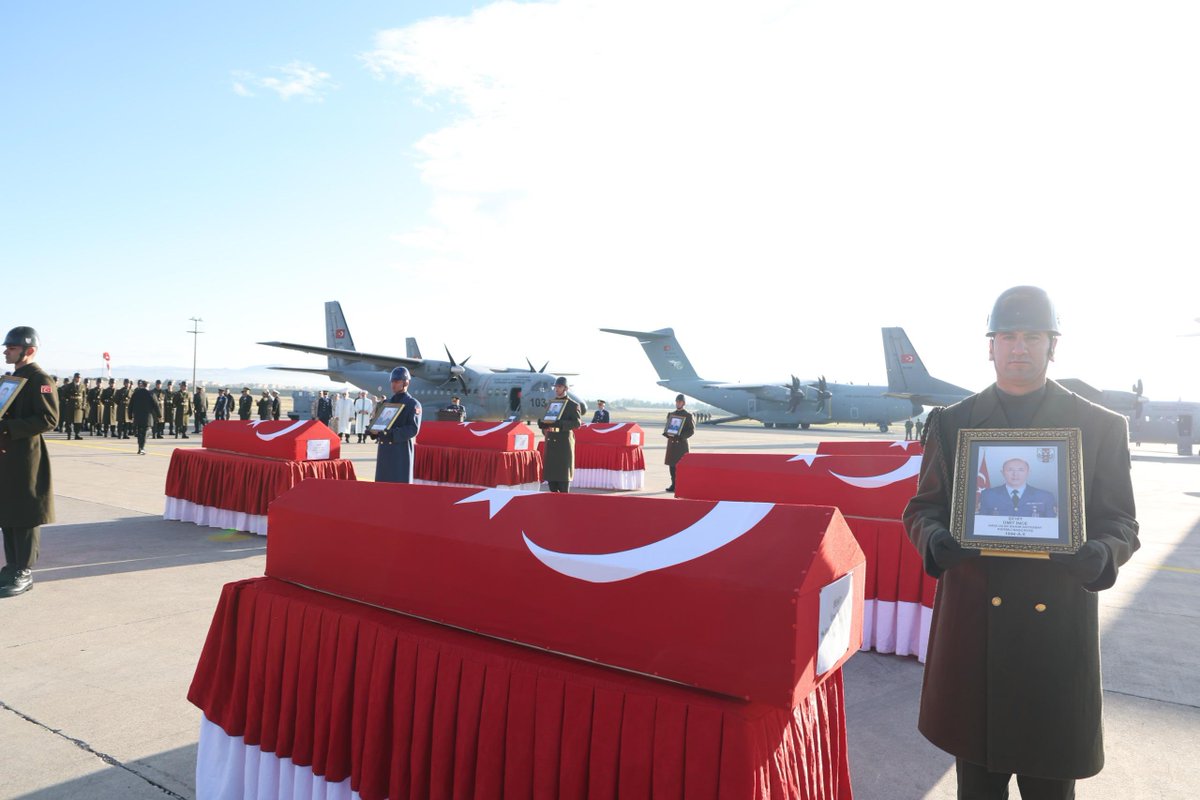 Gürcistan–Azerbaycan sınırında düşen askeri kargo uçağımızda şehit olan 20 kahramanımızı, son yolculukları için memleketlerine uğurladık.

Aziz şehitlerimizi hiçbir zaman unutmayacak, bizlere emanet ettikleri kıymetli ailelerinin her daim yanlarında olacağız.

Şehitlerimize bir