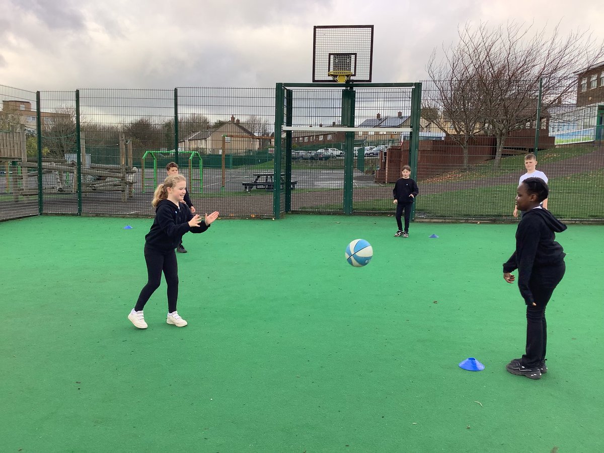 ReinwoodJuniors's tweet image. #RJS4B worked on their basketball passing in PE this week. #RJSPE