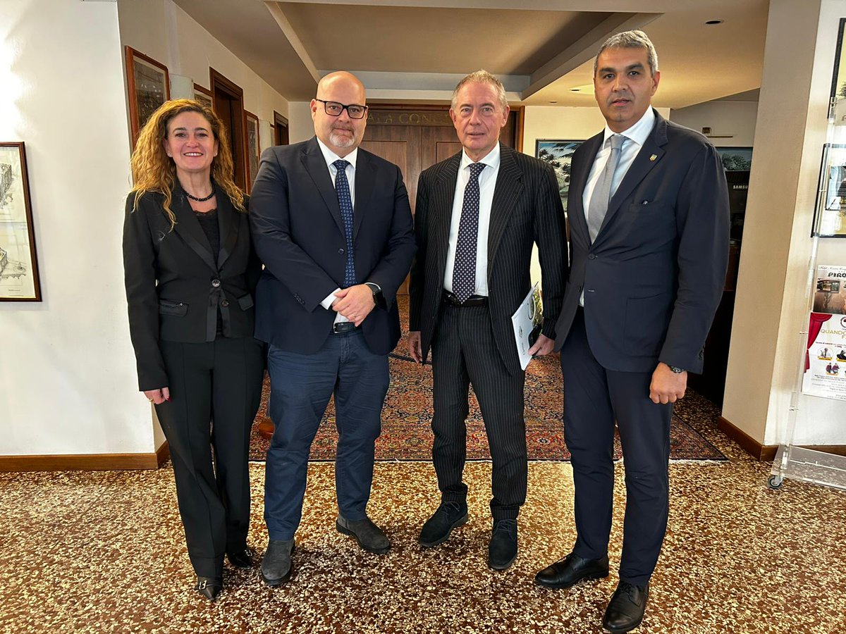 Ho incontrato a #Padova, insieme al consigliere regionale <a href="/SoranzoEnoch/">Enoch Soranzo</a> e al sindaco di #Pontelongo Lisa #Bregantin, il presidente di #COPROB–#ItaliaZuccheri, Luigi #Maccaferri, per un confronto sul valore strategico della filiera bieticolo-saccarifera italiana. Una realtà