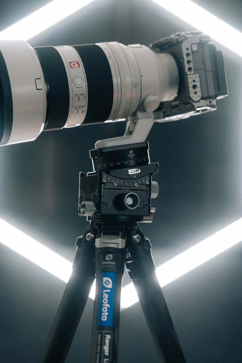 LeofotoZS's tweet image. Your Ultimate Tripod Head is Here. 😎

Get pin-point accuracy with dual knobs, swipe through 360° shots, and flip to portrait mode in one quick move. It’s that smooth. That easy.

📸: @batis_film
🔗 Grab it here: leofoto.com/products_detai…

#LeofotoG6 #CameraGear #PhotographyHacks