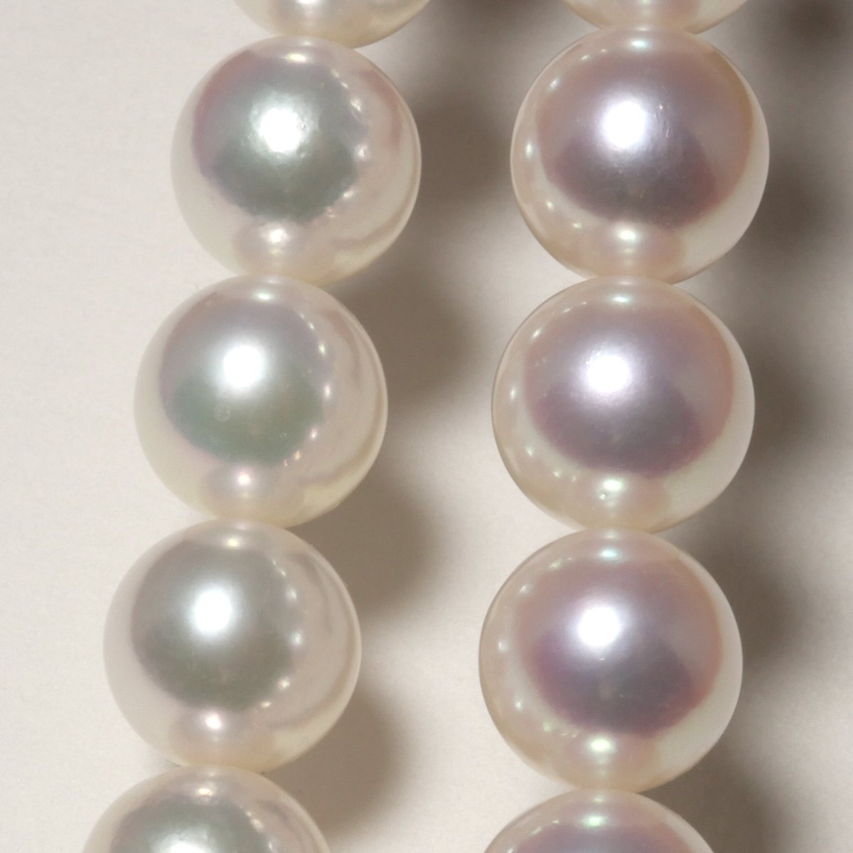 パールネックレスはおもいこみで買わずに試着して似合うか、使えるか試すことが大事です。

#真珠沼