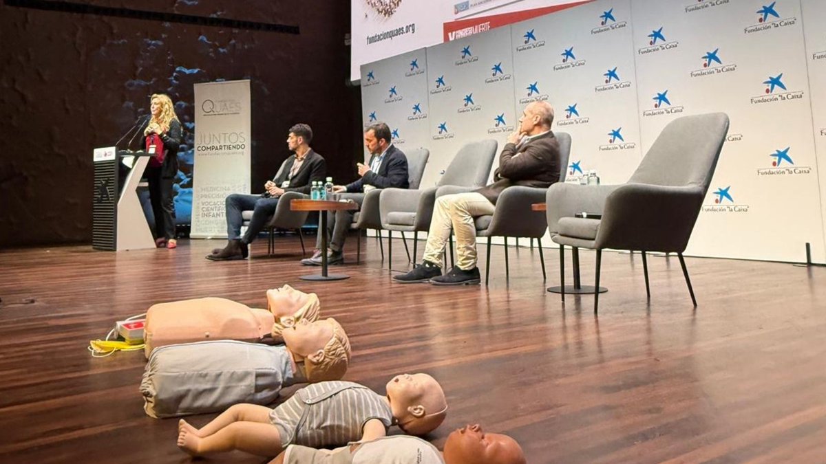 <a href="/Doctorabellan/">José Abellán</a> <a href="/MJdeMarcosU/">Ma. Jesús de Marcos Ubero</a> Solo el 30 % de los españoles sabría realizar una maniobra de RCP.

Hace una década, apenas un 10 %.

Avanzamos, pero aún queda camino por recorrer.

👉Próxima mesa: El corazón del deportista🏃‍♂️

#CongresoMuerteSúbita #FundaciónQUAES