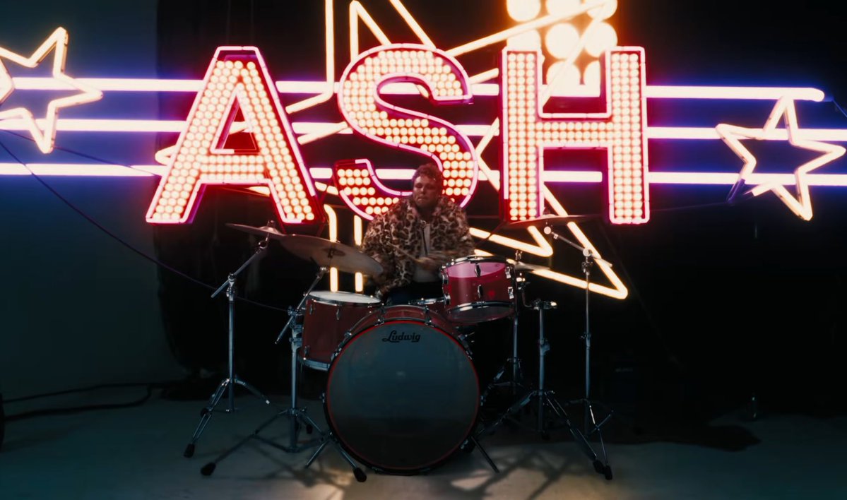 5SOSPyMovement's tweet image. EVERYONE’S A STAR!