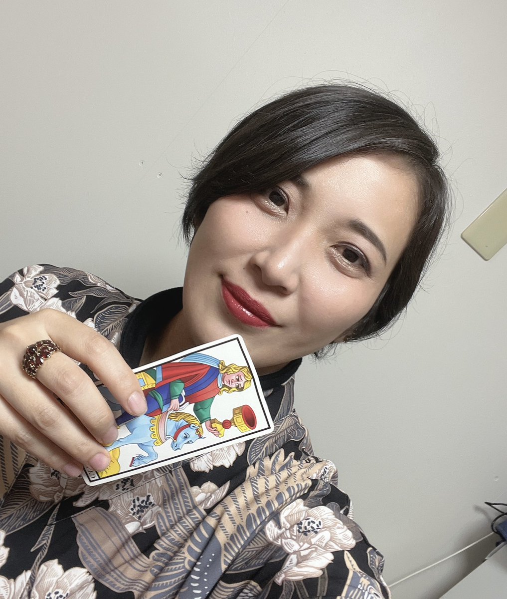 本日占いサロンチャンス17〜22時におります💐 遅めの時間に空きがある