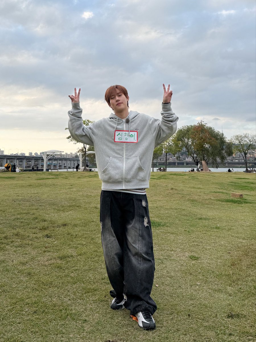 OfficialMONSTAX's tweet image. 📸
251114 #몬스타엑스 #주헌
낙타전용도로 #착한심부름센터심청이 EP.5

다섯 번째 심부름 완료! 
즐거웠던 한강에서의 심부름!
주허니 꽃이 피었습니다~ 🌻

#JOOHONEY 
#MONSTAX #MONSTA_X