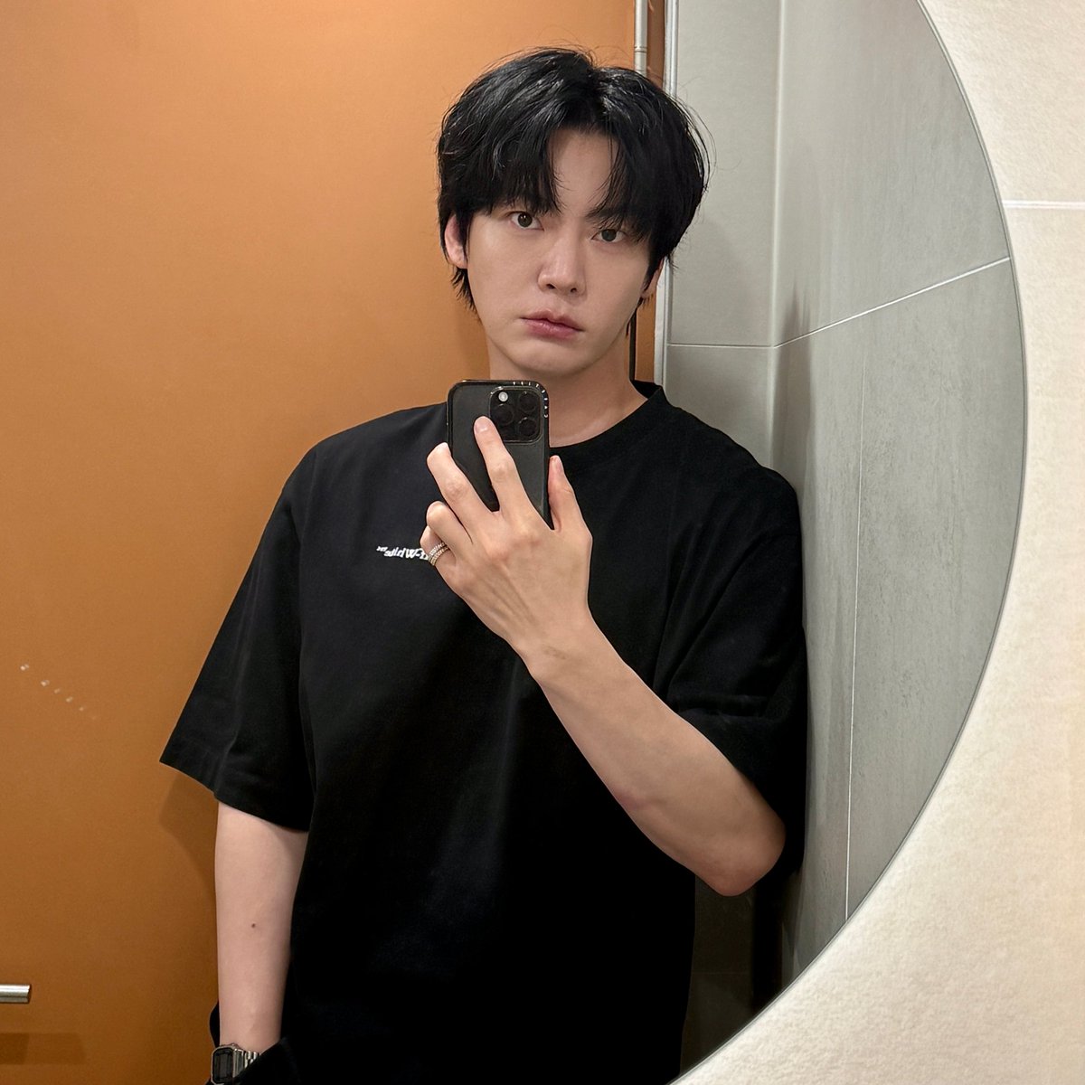 아기 깜고                                     어른 깜고