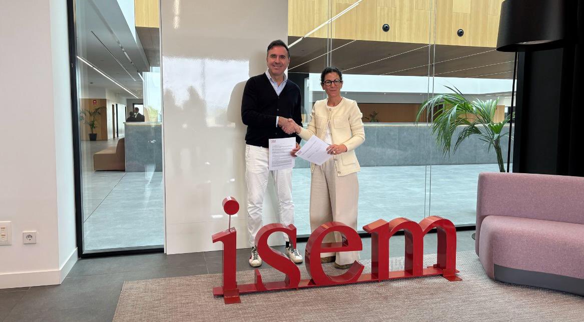 GeneracionCode's tweet image. Este mes hemos firmado una alianza con @ISEMfbs para impulsar conjuntamente el proyecto #ellashablancódigo, lanzado el pasado mes de junio junto a @eusilva, @Deloitte_ES, @FPdGi y @cciinfor