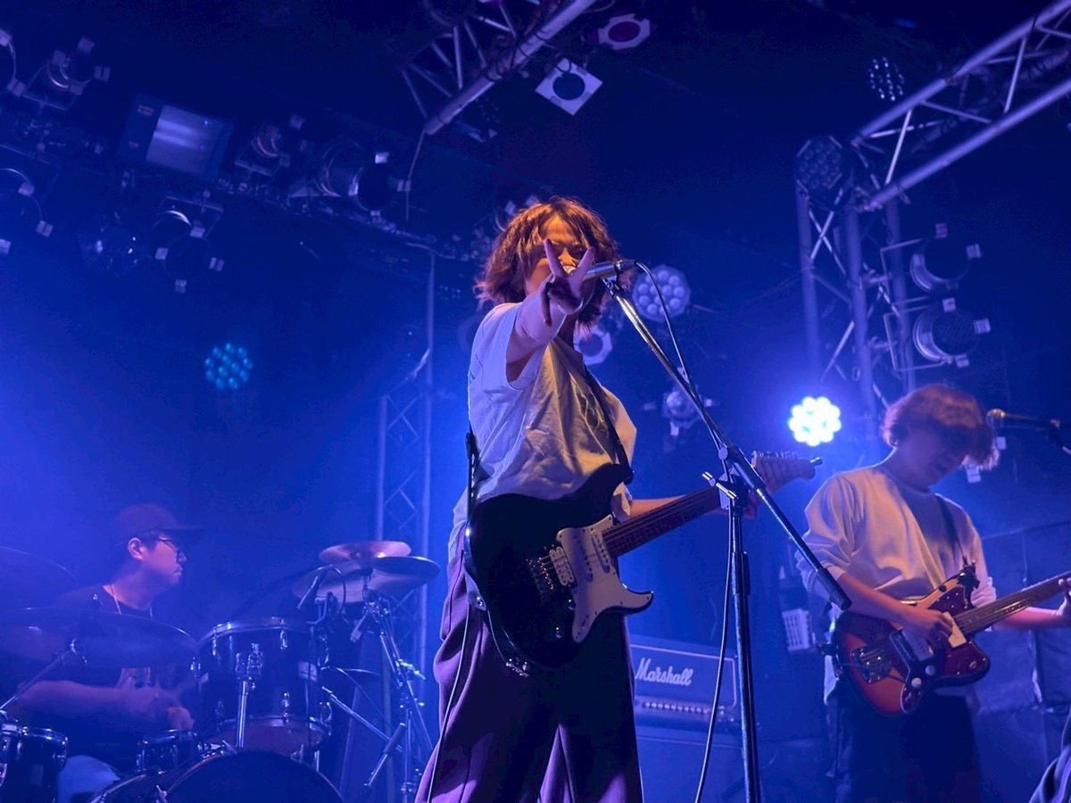 she_is_back_jp's tweet photo. \新体制初ライブ！🙌🏻/

she is back 記念すべき新体制一発目のライブ！お越しいただきありがとうございました。

また、代々木labo 21周年おめでとうございます🎉

皆さまこれからよろしくお願いします！😎
#sheisback  #シーイズバック#インディーズバンド 

photo by @mono_tuki https://t.co/t082aLuR3S