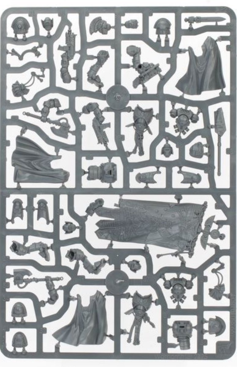 For_Macragge's tweet image. Games Workshop have stealth dropped another ultramarine release, (they can’t keep getting away with this!)

The victrix guard box has all the good shoulder pads from the OG upgrade kit, extra cloaks, extra ultra guns, swords, helmets &amp;amp; 4 pturges

We got a 2nd upgrade sprue!