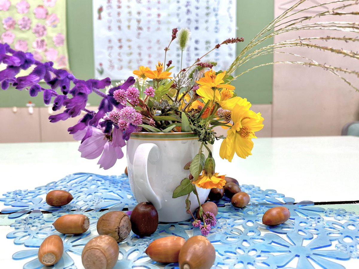 温かく歓迎してくださりありがとうございました✨
学校の敷地内のお花や植物を集めて作ってくださった生花が素敵すぎる…！🥰