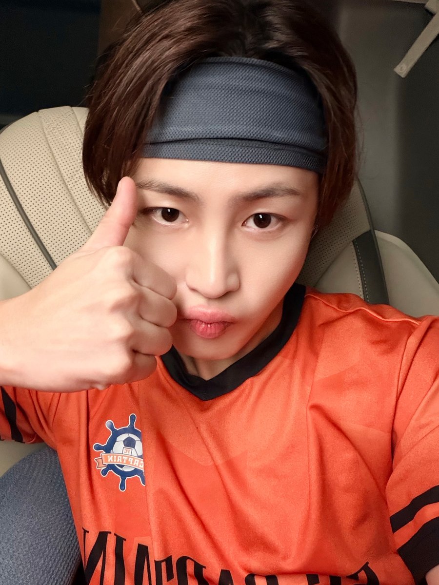 BPM_HSW's tweet image. [#하성운] ⏰

잠시 후 7시 10분! JTBC &amp;lt;뭉쳐야 찬다 4&amp;gt;에 하성운이 출연합니다📺
하늘이 작게 속삭이길래 뭐라고 하는지 들어보니까 하성운 귀엽다•• 귀여워•• 🧡

#HASUNGWOON #뭉쳐야찬다4