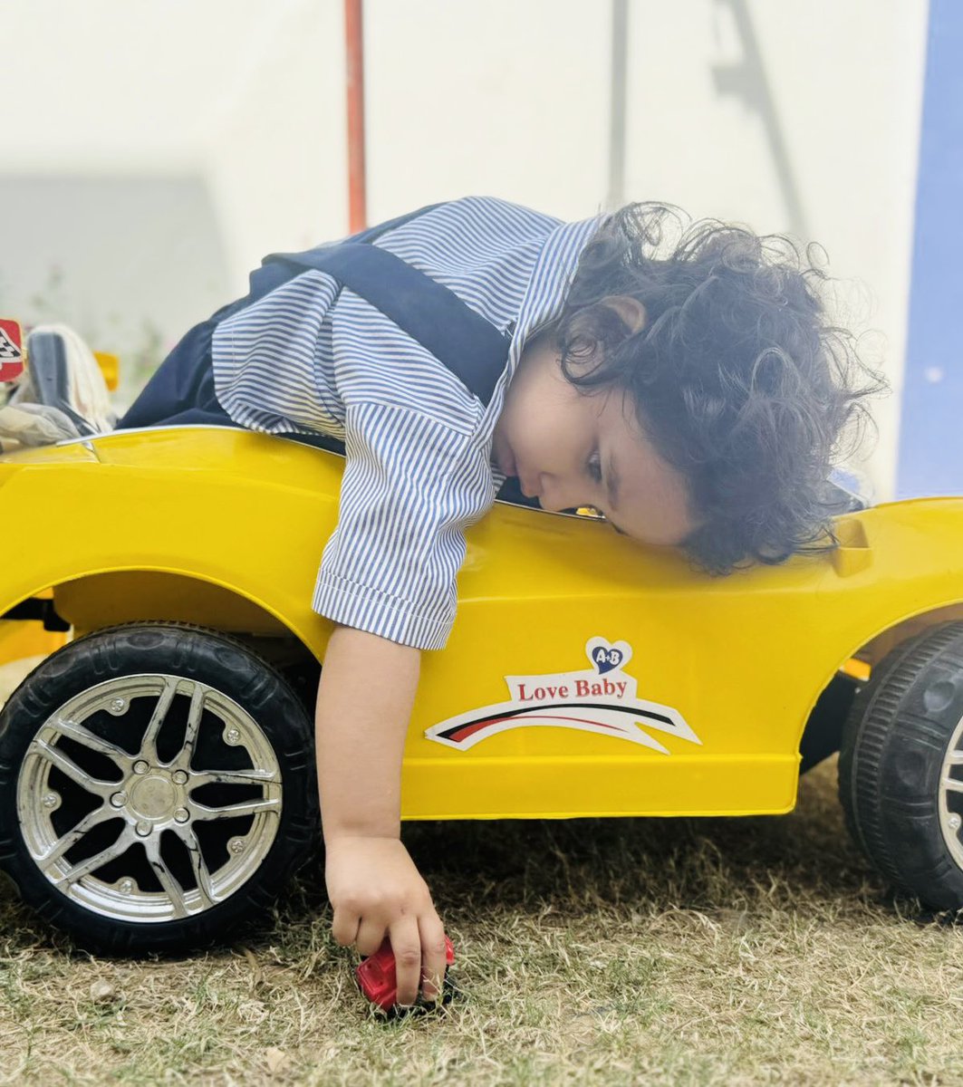 EmbellishSchool's tweet image. “Tiny hands, infinite curiosity! 🌈✨ Our Pre-Chapter explorers are learning, creating, and playing with colors, toys, and activities. Every giggle sparks imagination and confidence! 💛🧸🎨 #PreChapterMagic #PlayToLearn #LittleExplorers”